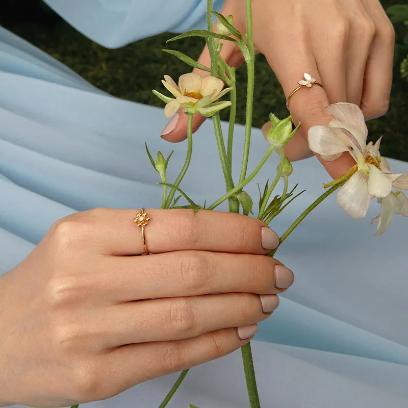 18K Gold Diamond Flower Core Dainty Ring