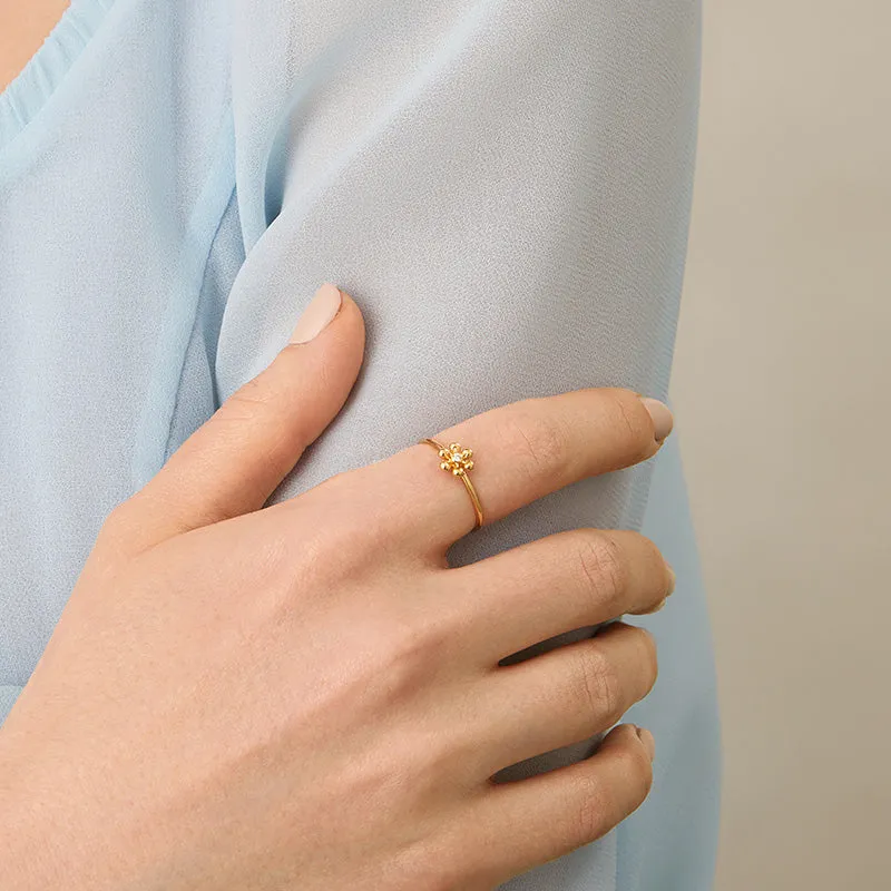18K Gold Diamond Flower Core Dainty Ring