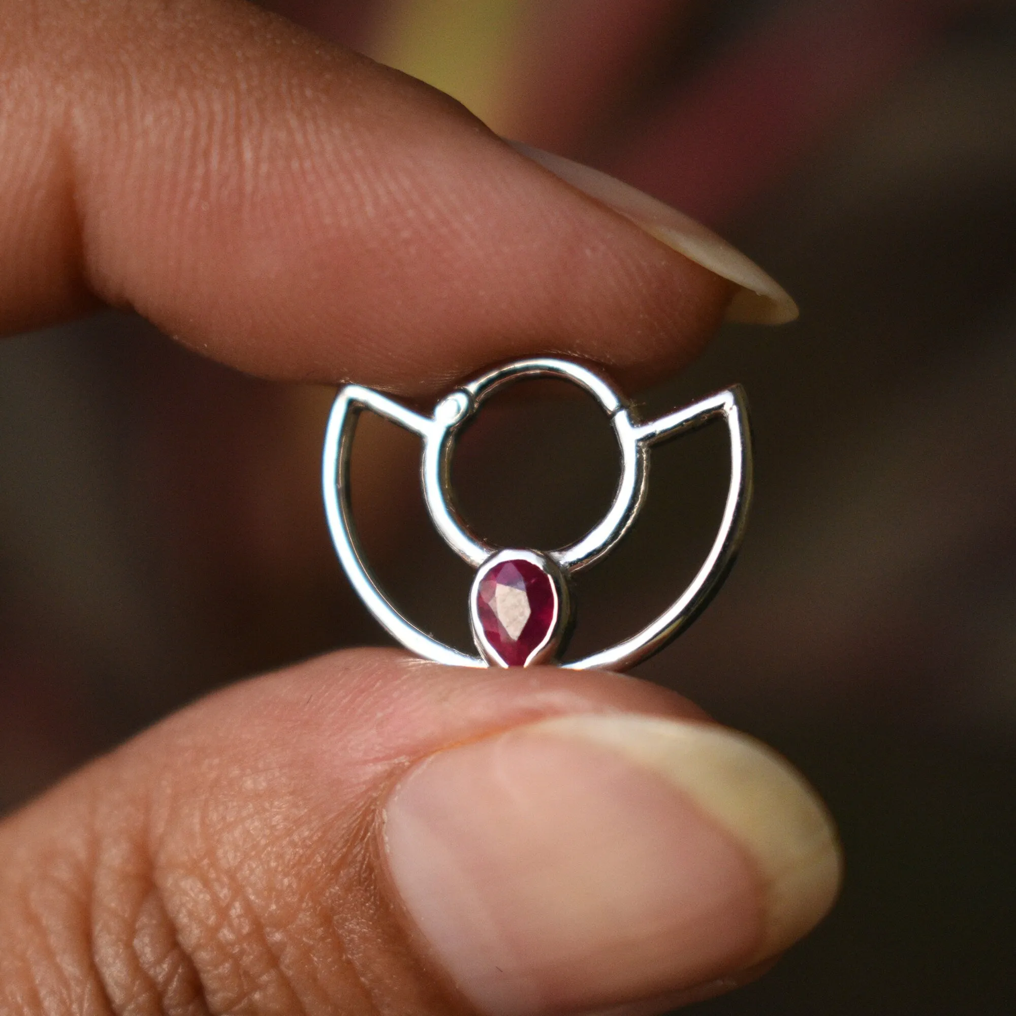 6-10mm Pear Ruby Two Line Seamless Clicker