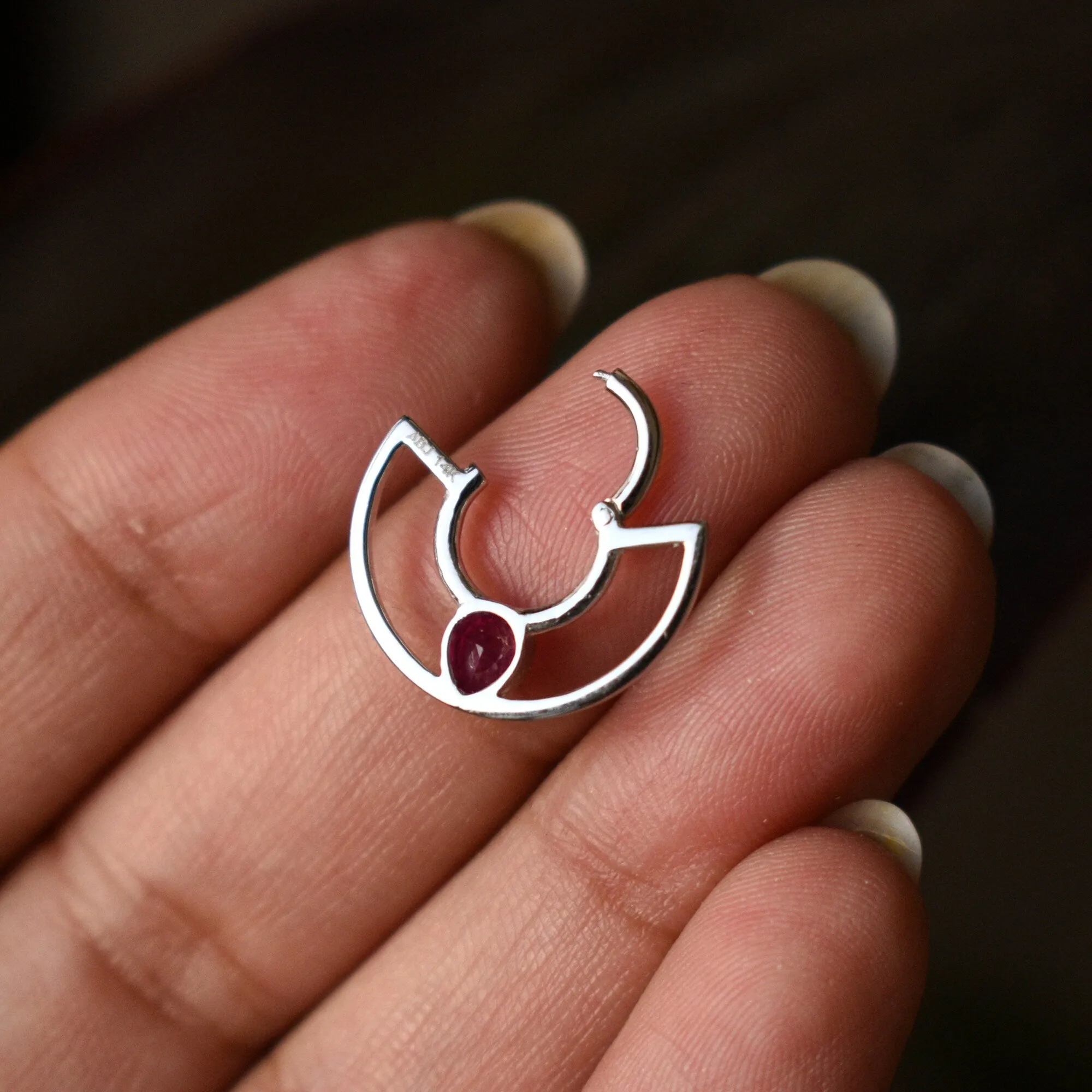 6-10mm Pear Ruby Two Line Seamless Clicker