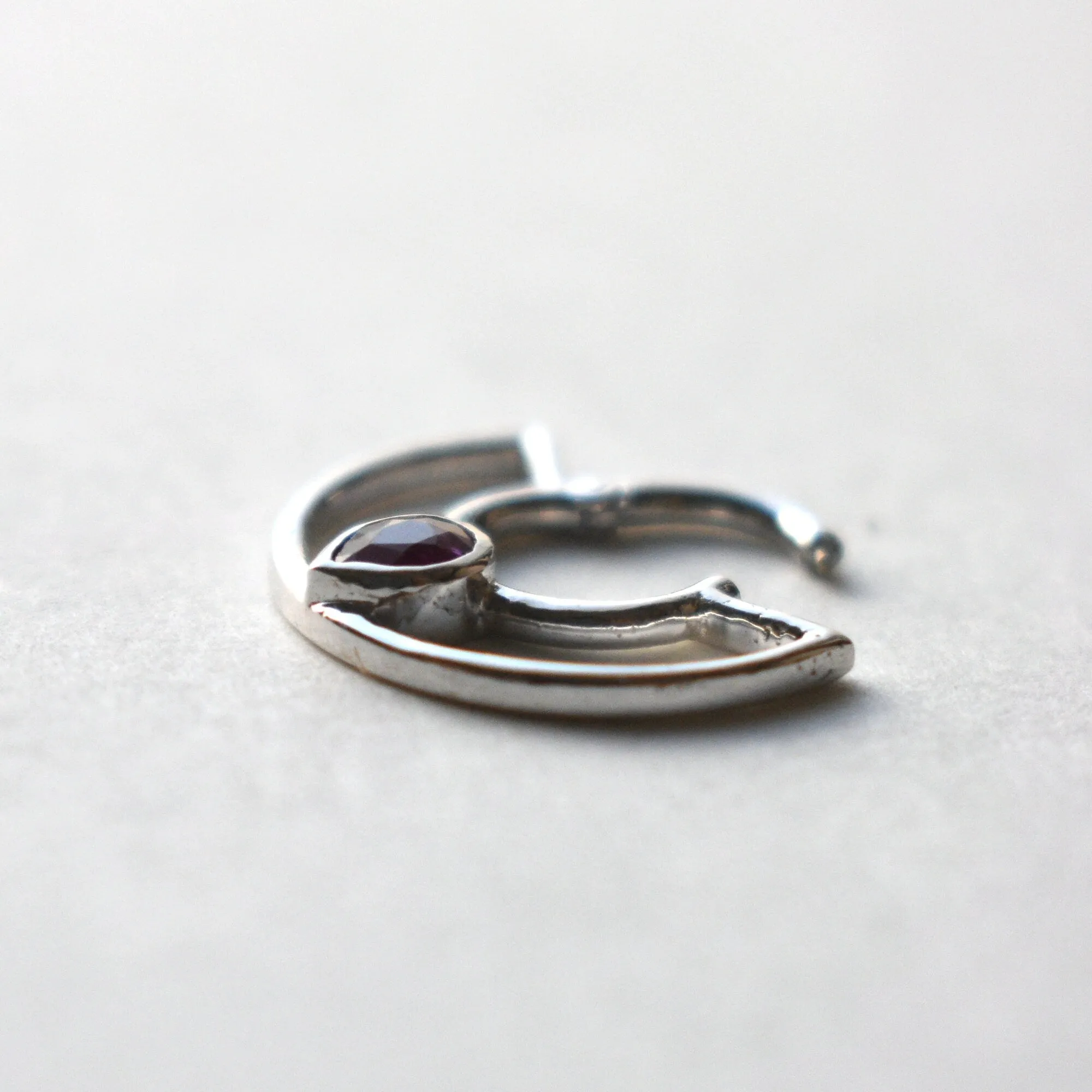6-10mm Pear Ruby Two Line Seamless Clicker