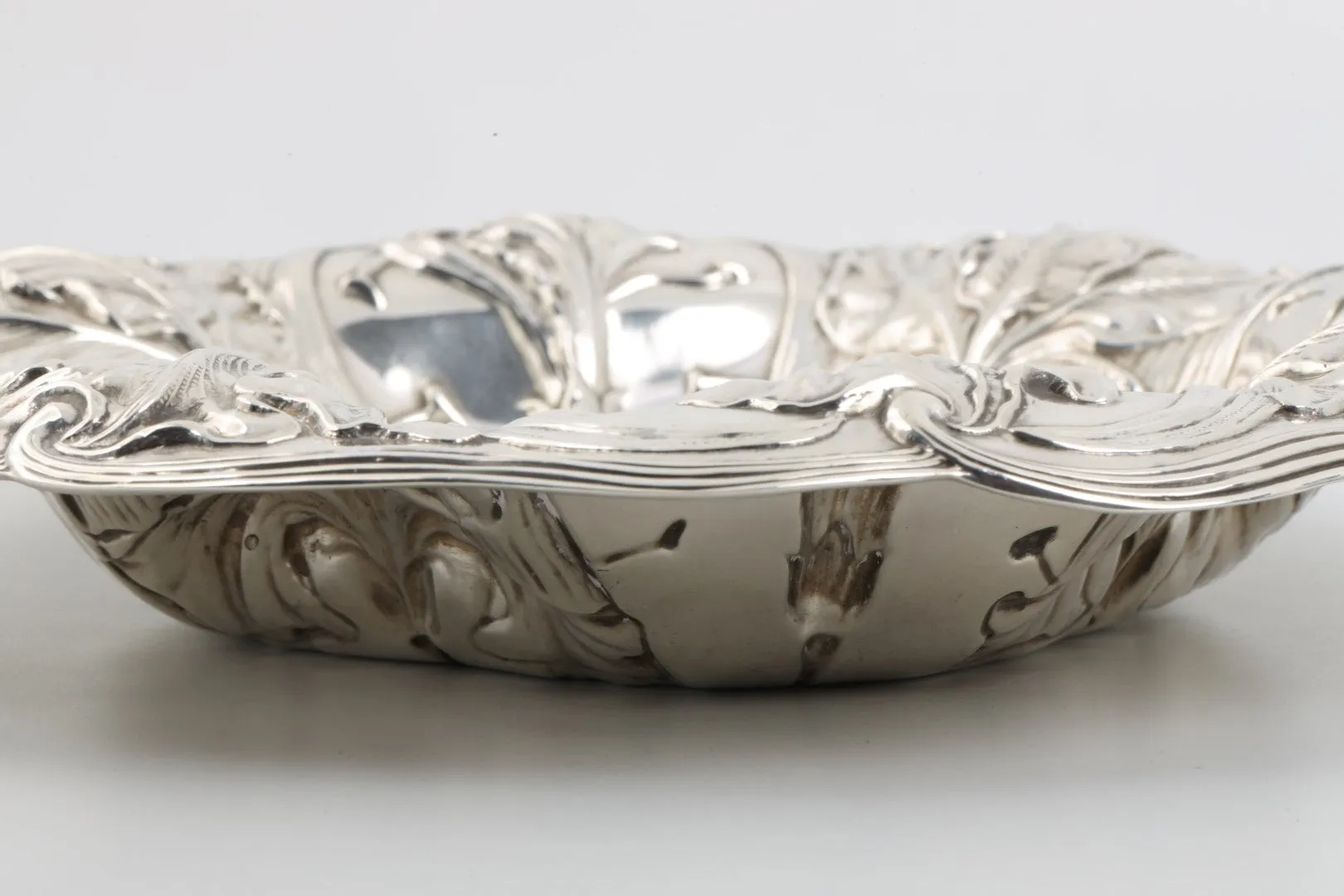 Alvin Vintage 925 Silver Leafy Flower Pattern Bowl (233.90g.)