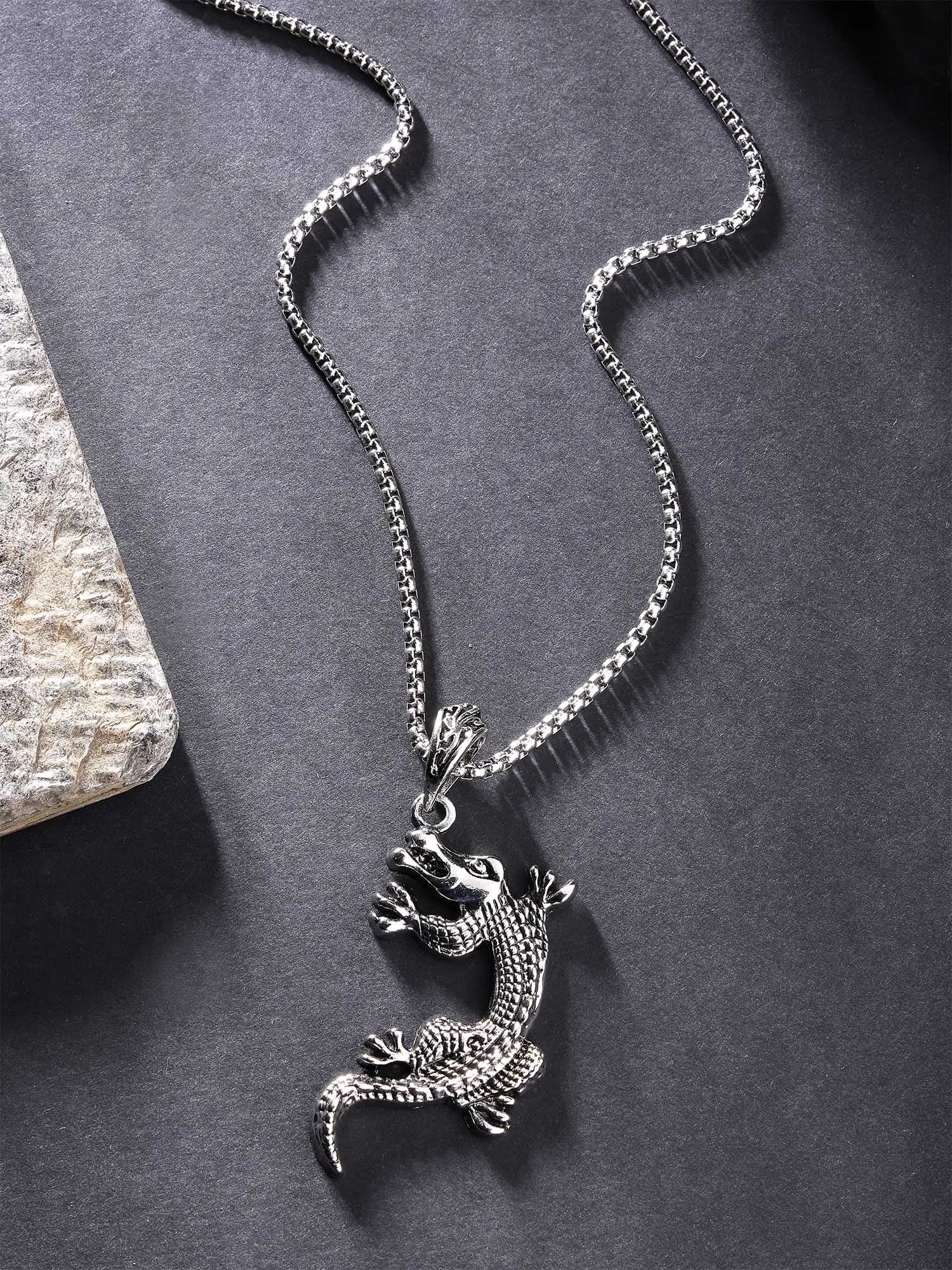 Bohey by KARATCART Silver Plated Alligator Metal Chain Pendant for Men