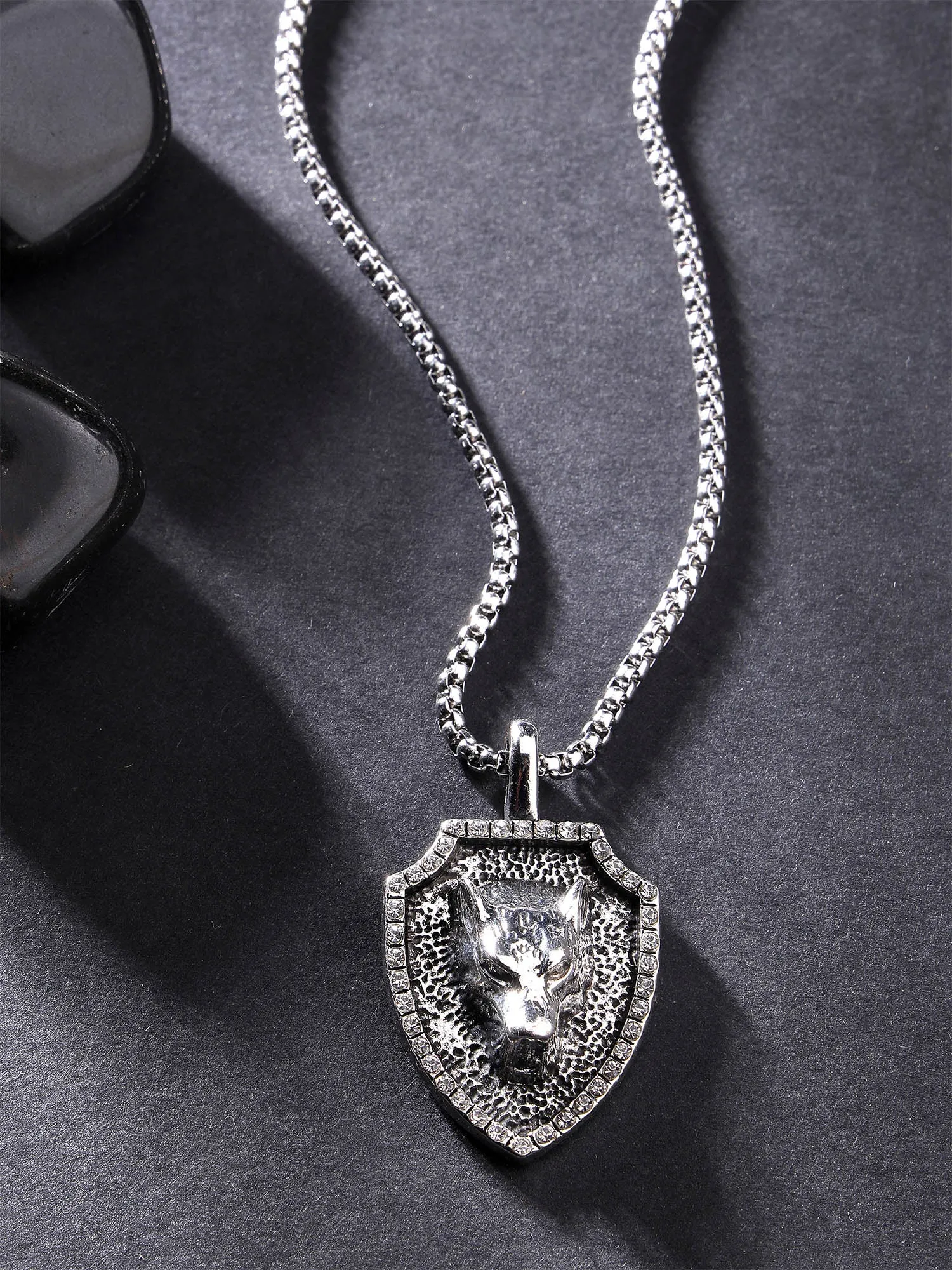 Bohey by KARATCART Silver Plated Wolf Metal Chain Pendant for Men