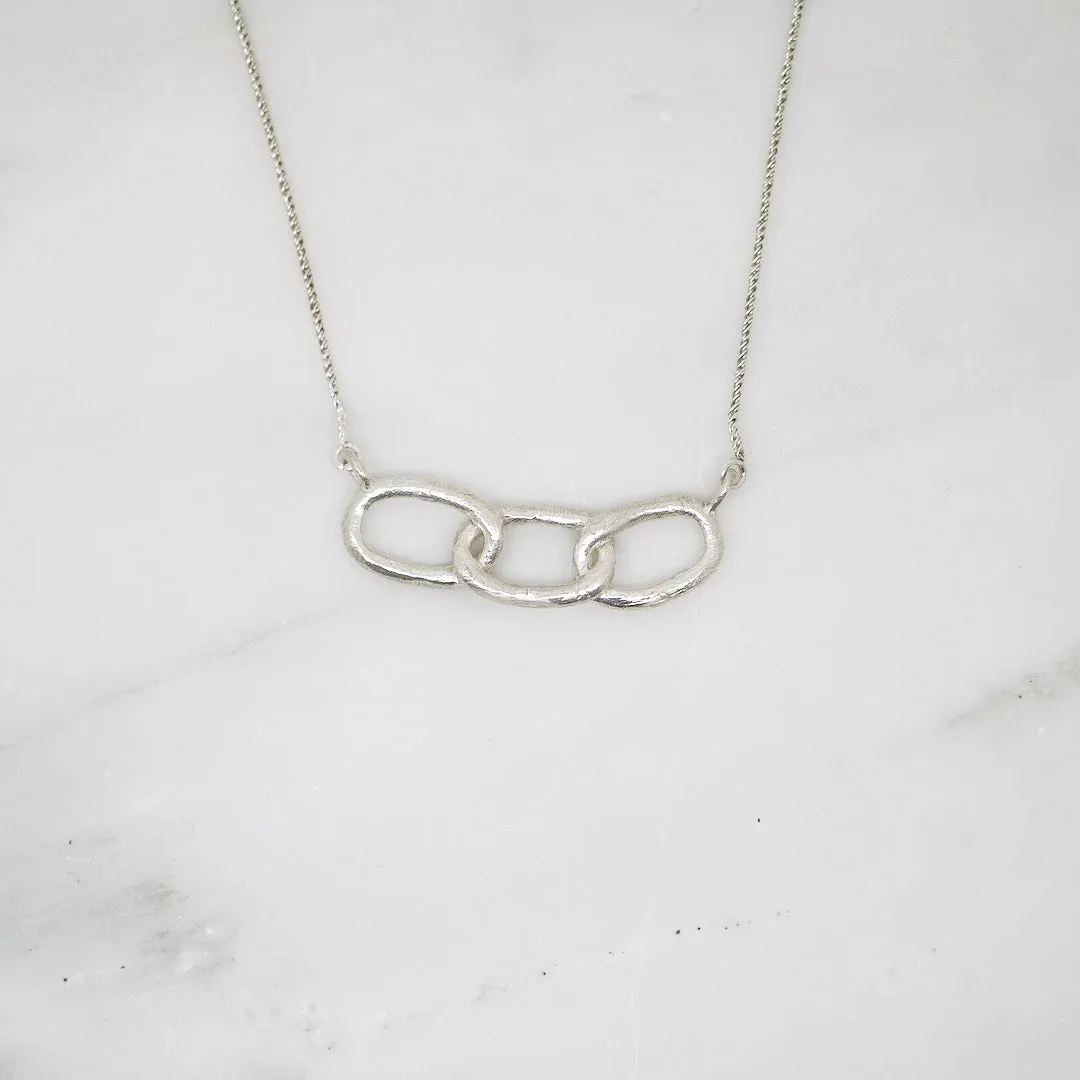 Bold chain pendant necklace