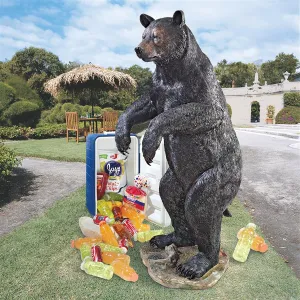 Design Toscano- Fishing for Trouble Bear Statue: Grande