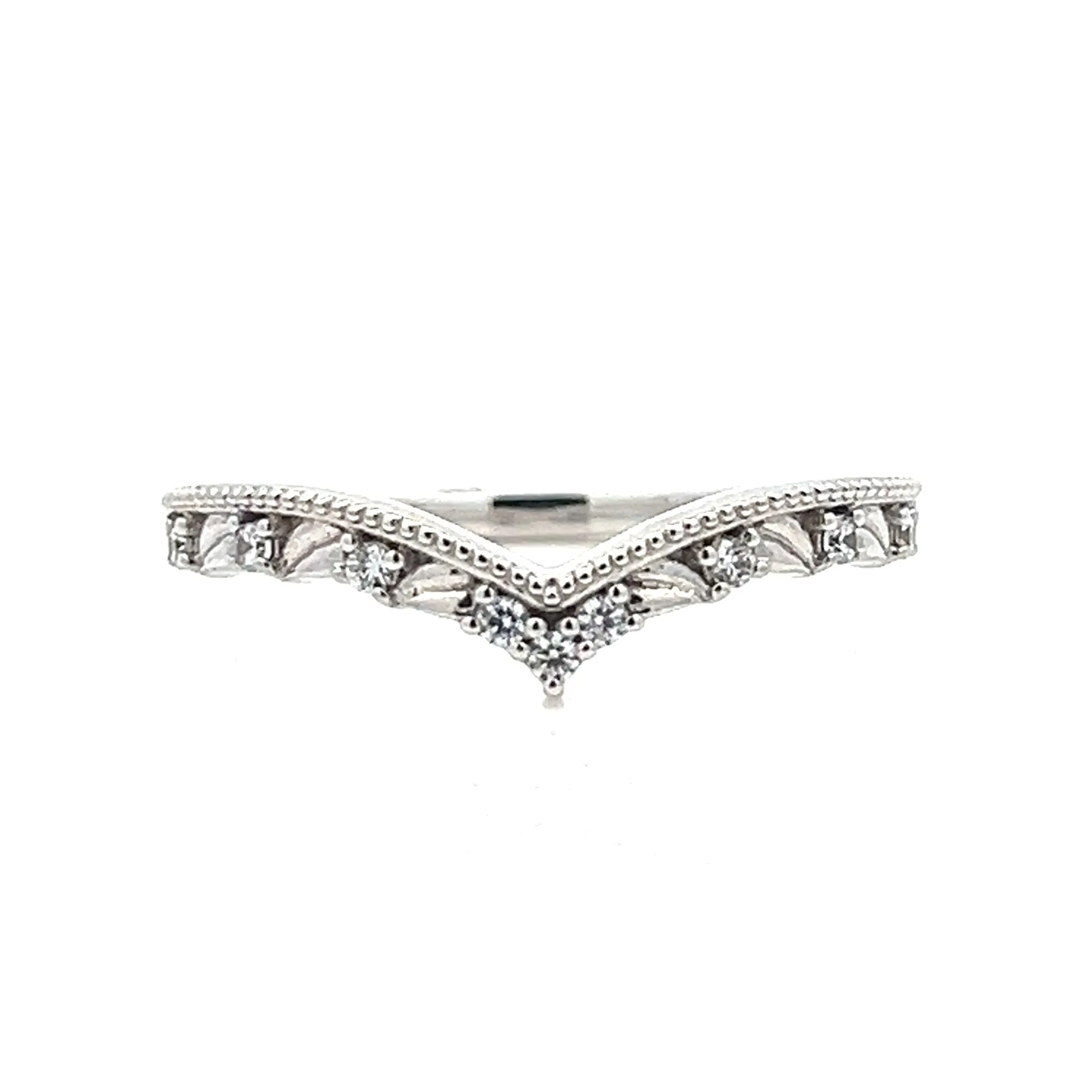 milgrain & nature-inspired v-shaped diamond band