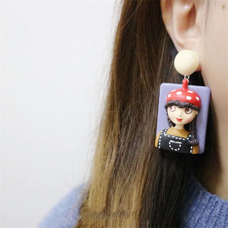 "RETRO CARTOON DOLL" EARRINGS/EAR CLIPS N031001