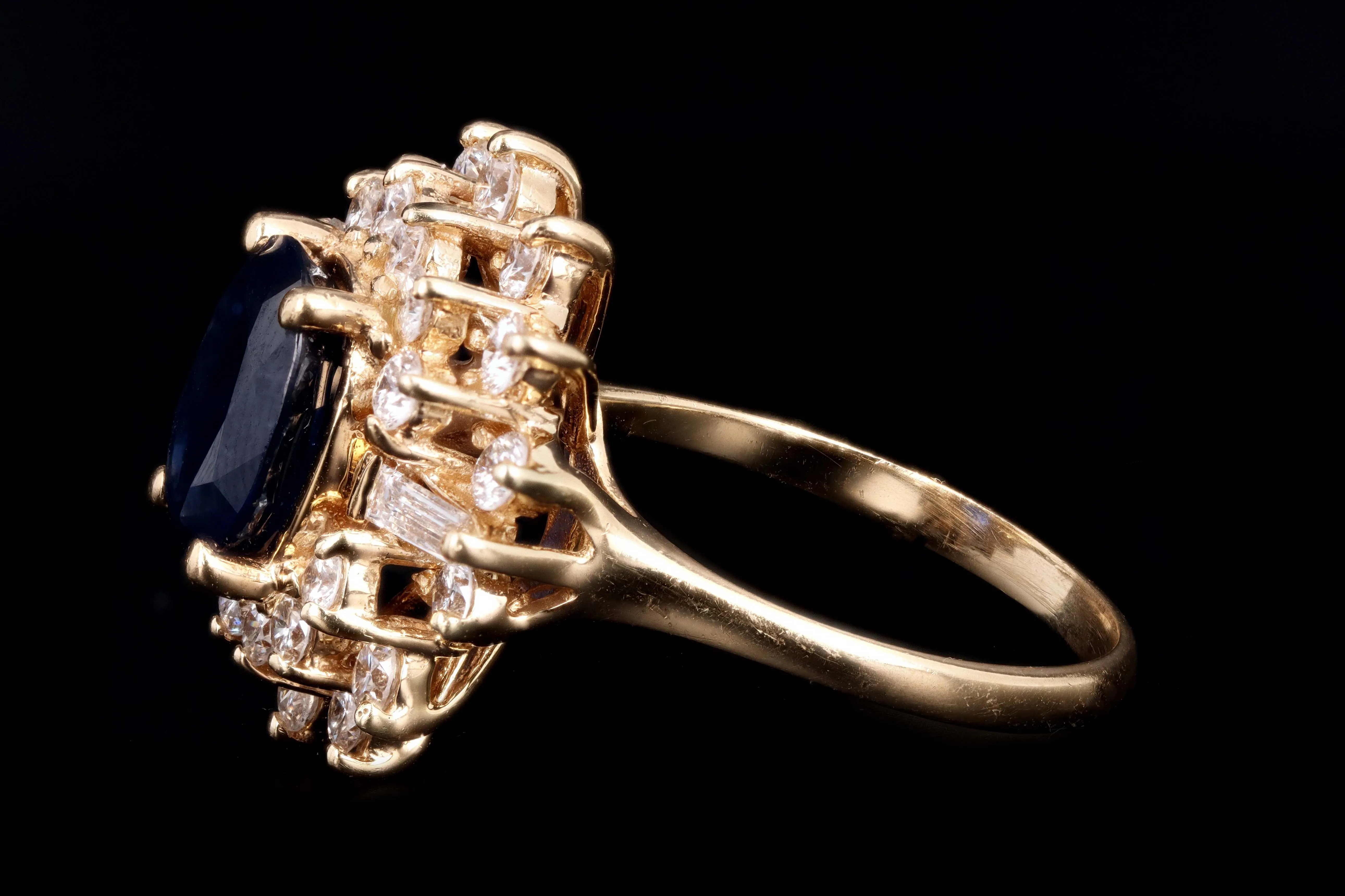 Retro 14K Yellow Gold 3.15 Carat Oval Cut Natural Heated Thailand Sapphire & Diamond Ring GIA Certified