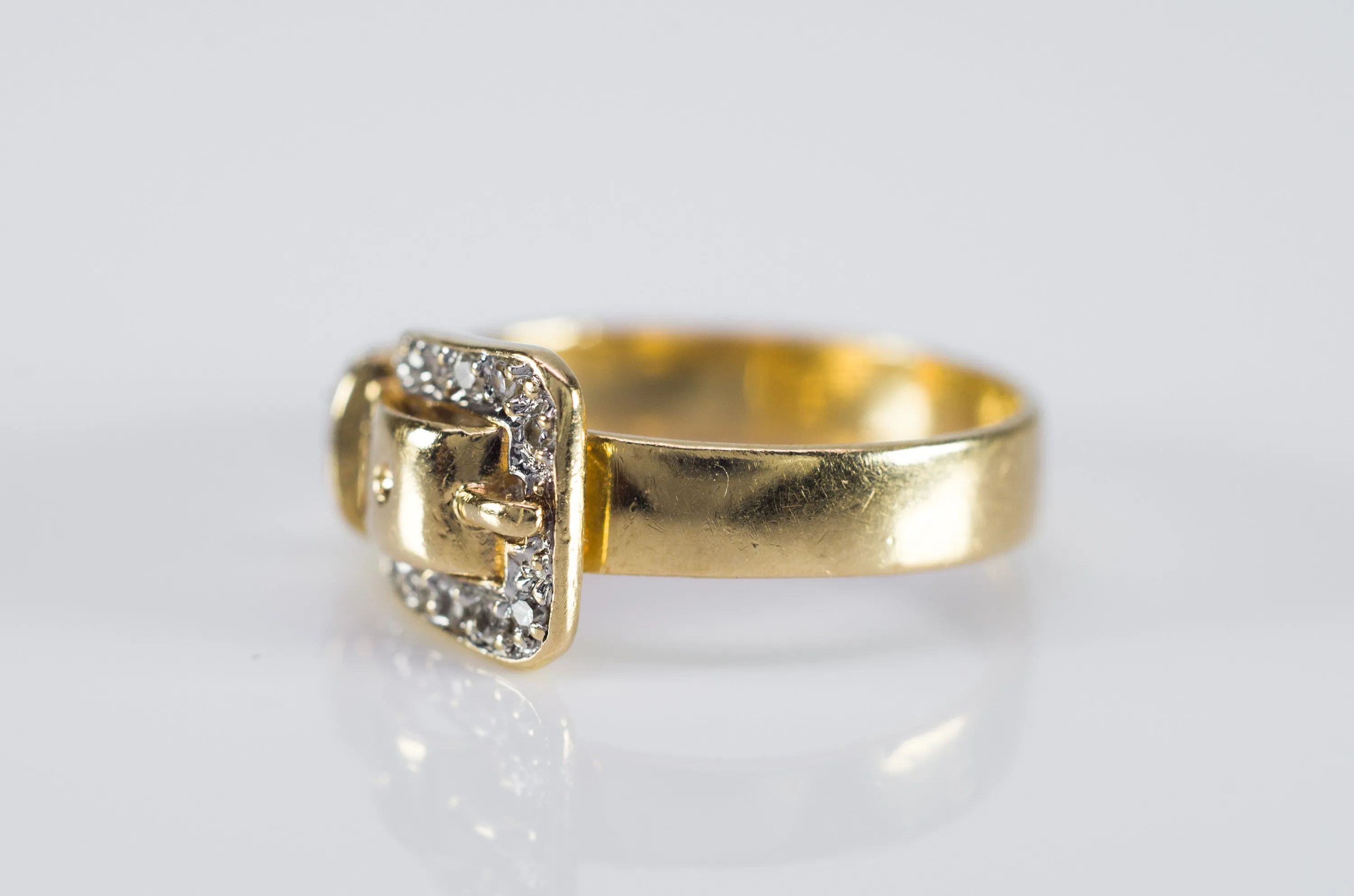 RETRO 14K YELLOW GOLD BUCKLE RING WITH DIAMONDS