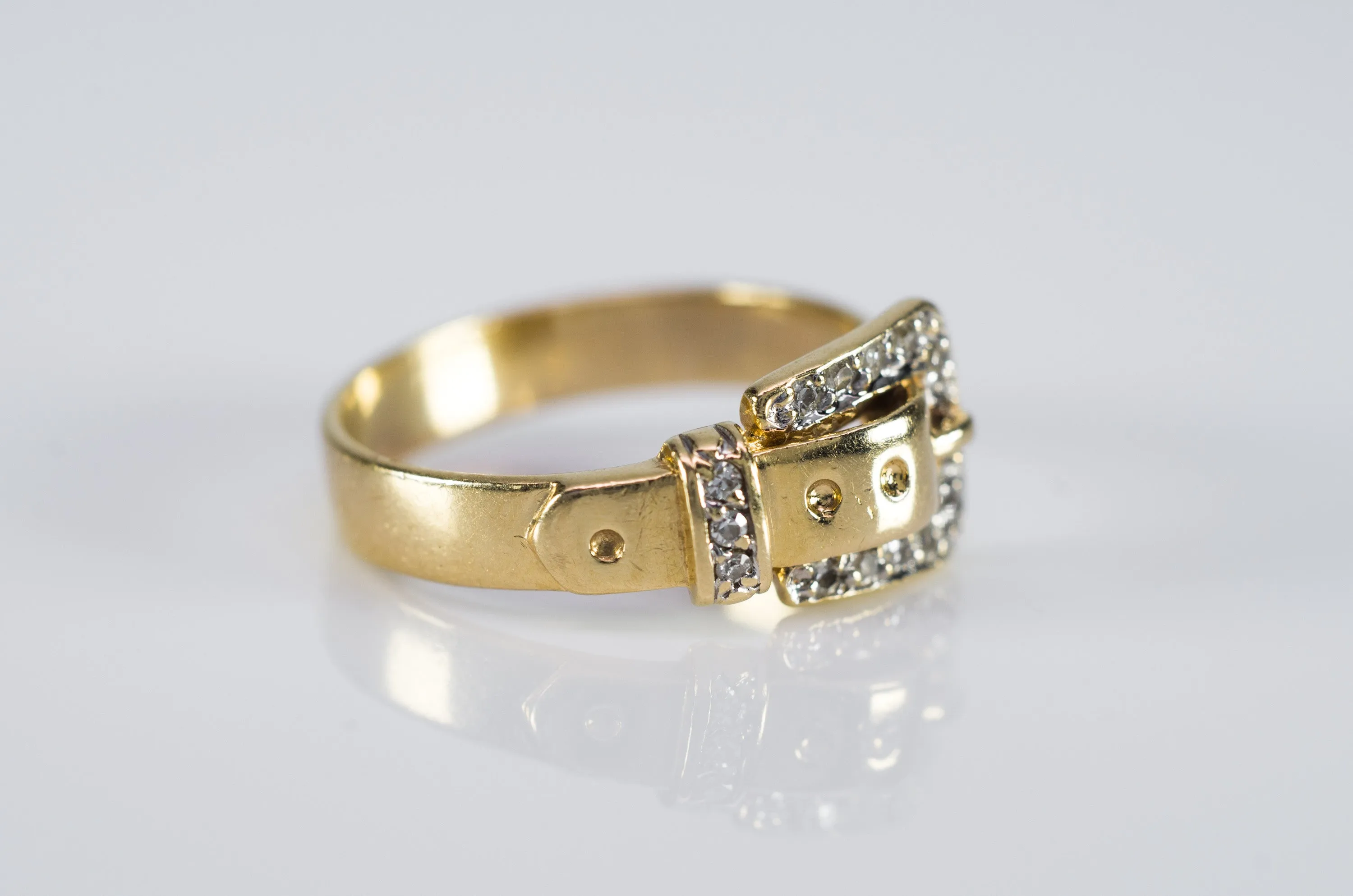 RETRO 14K YELLOW GOLD BUCKLE RING WITH DIAMONDS