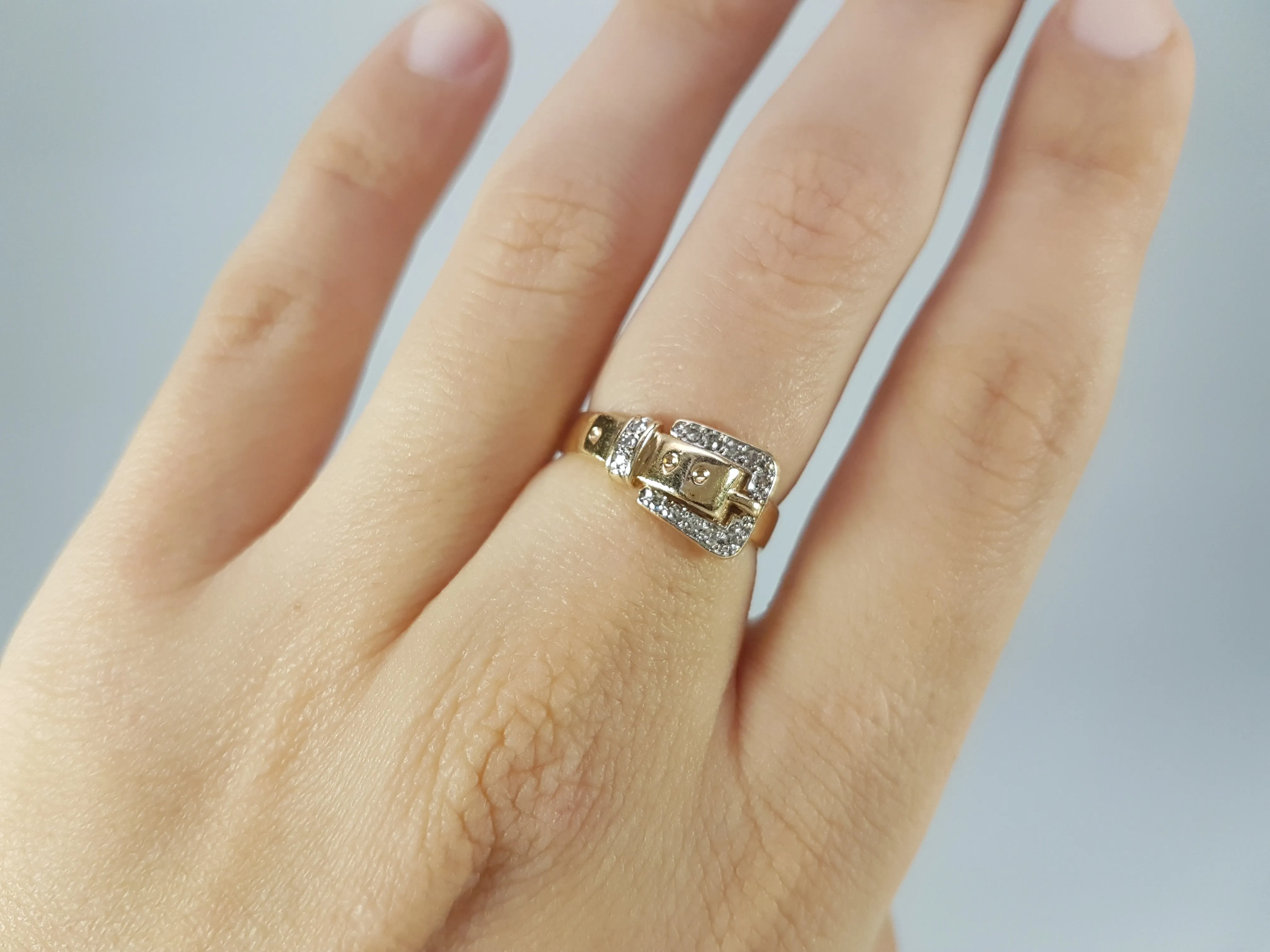 RETRO 14K YELLOW GOLD BUCKLE RING WITH DIAMONDS