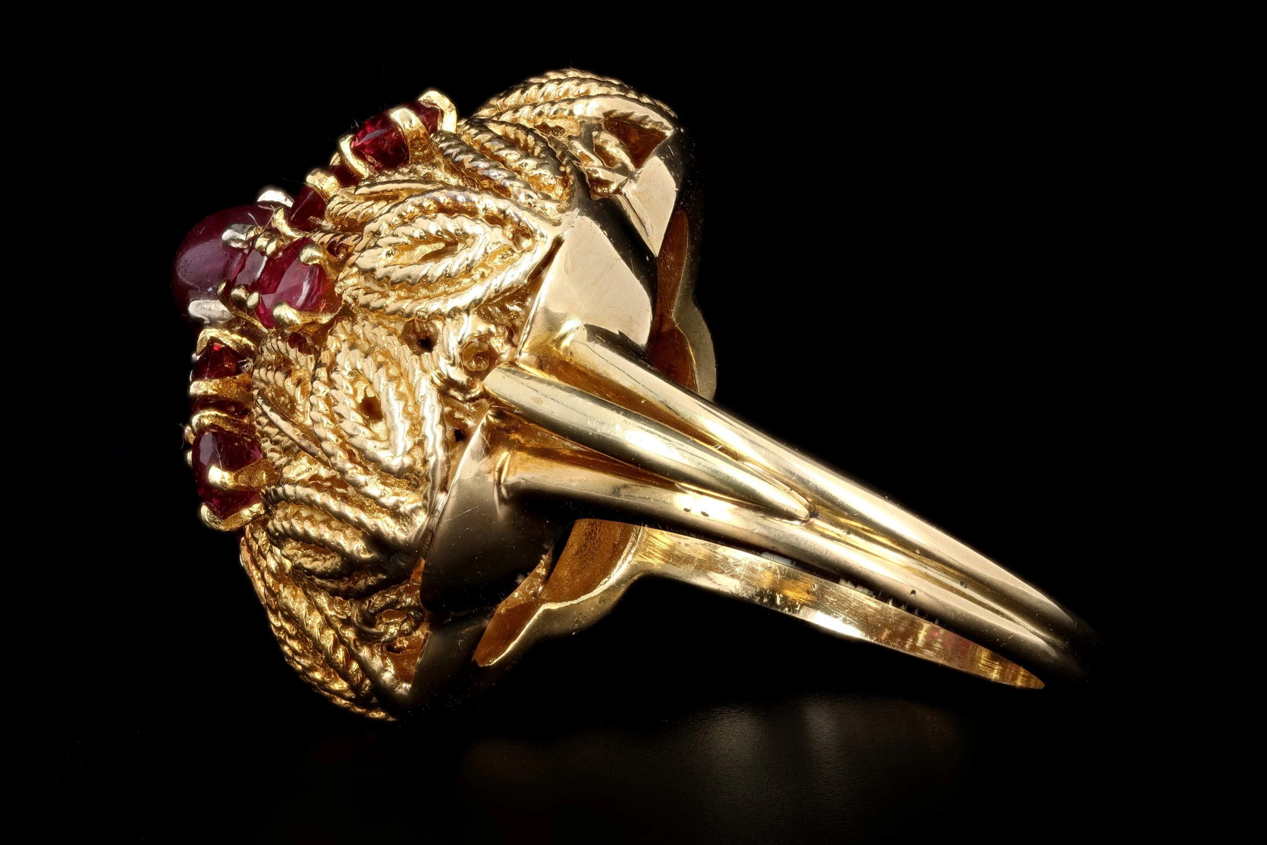 Retro 18K Yellow Gold .90 Carat Cabochon Cut Natural Ruby Ring