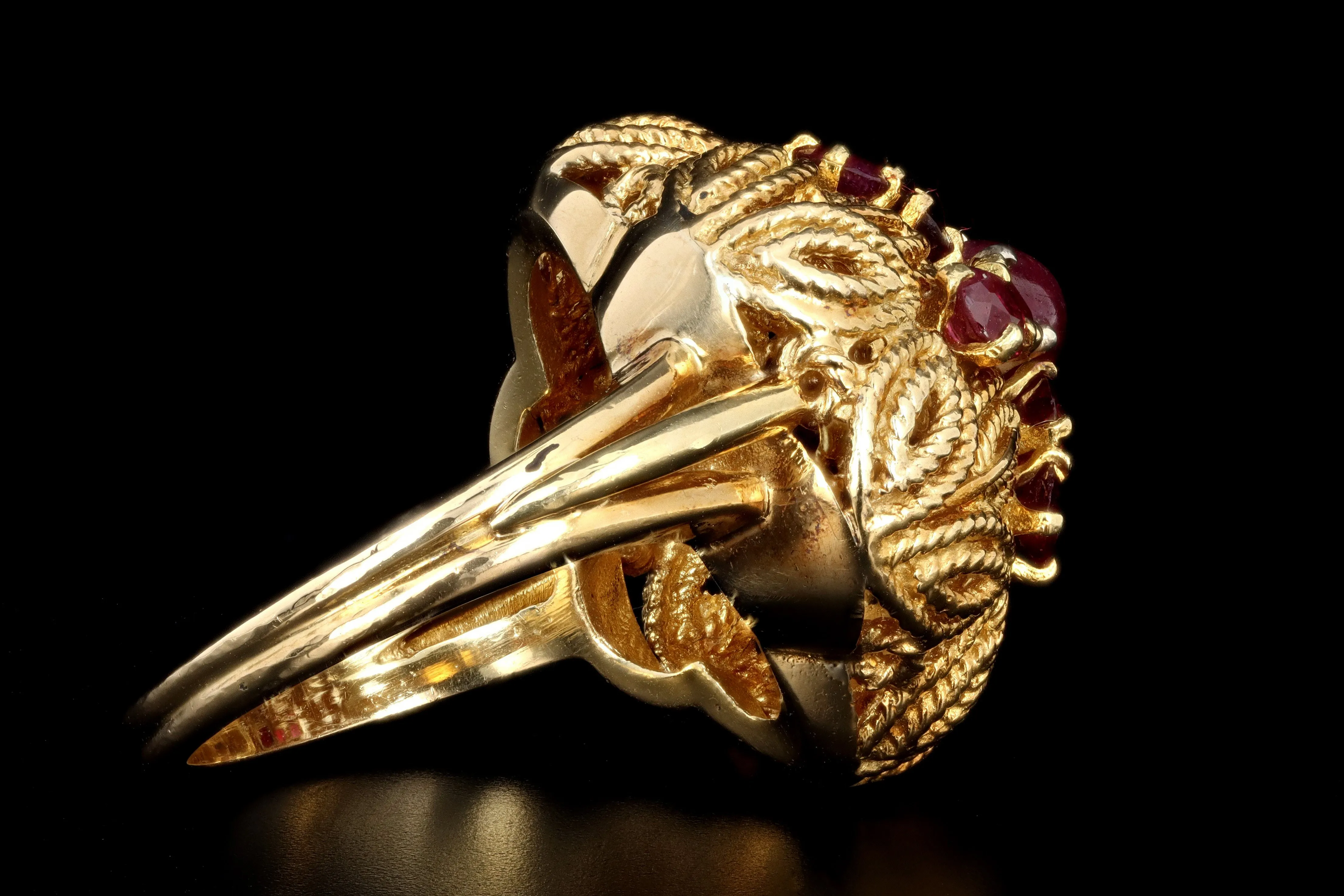 Retro 18K Yellow Gold .90 Carat Cabochon Cut Natural Ruby Ring
