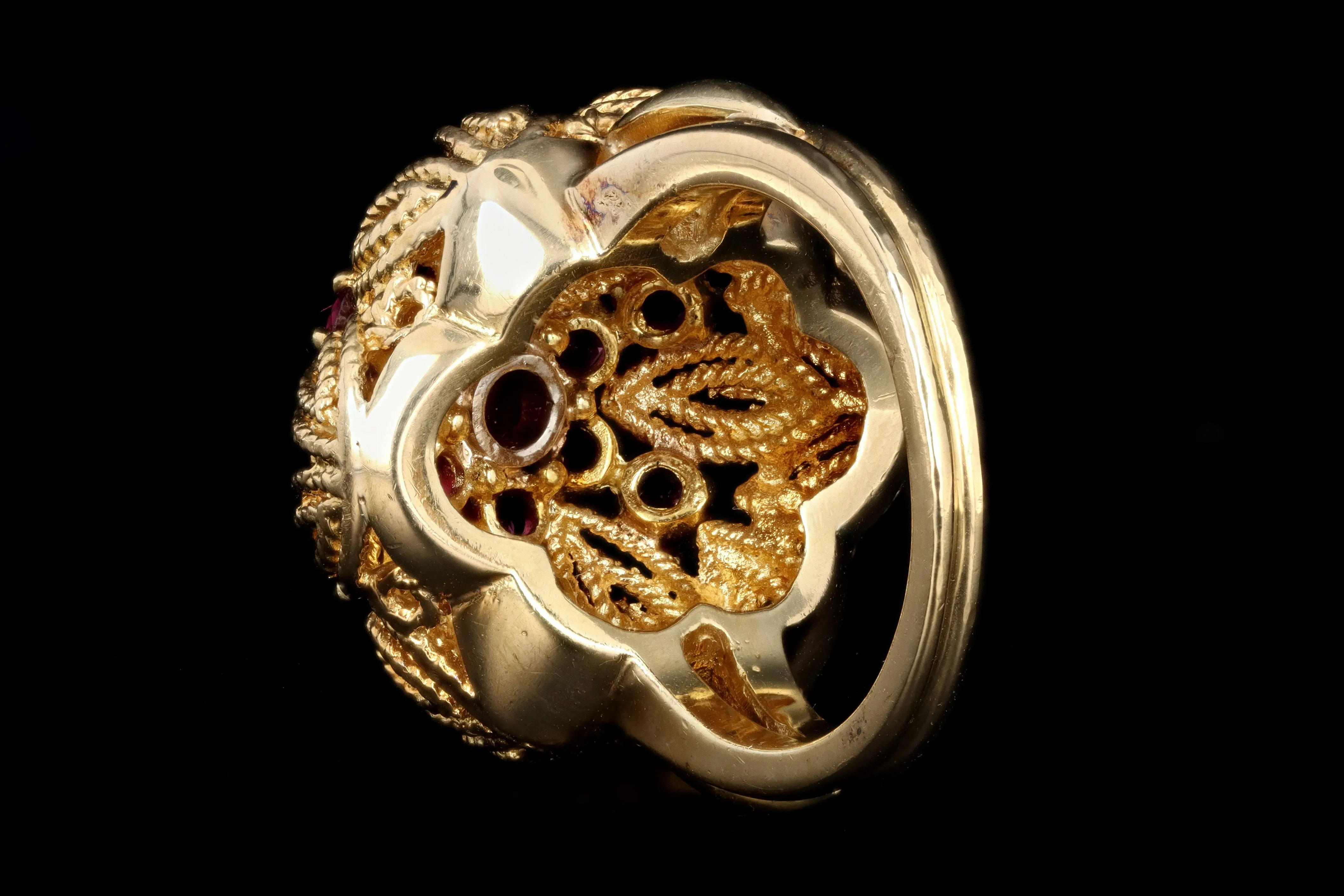 Retro 18K Yellow Gold .90 Carat Cabochon Cut Natural Ruby Ring