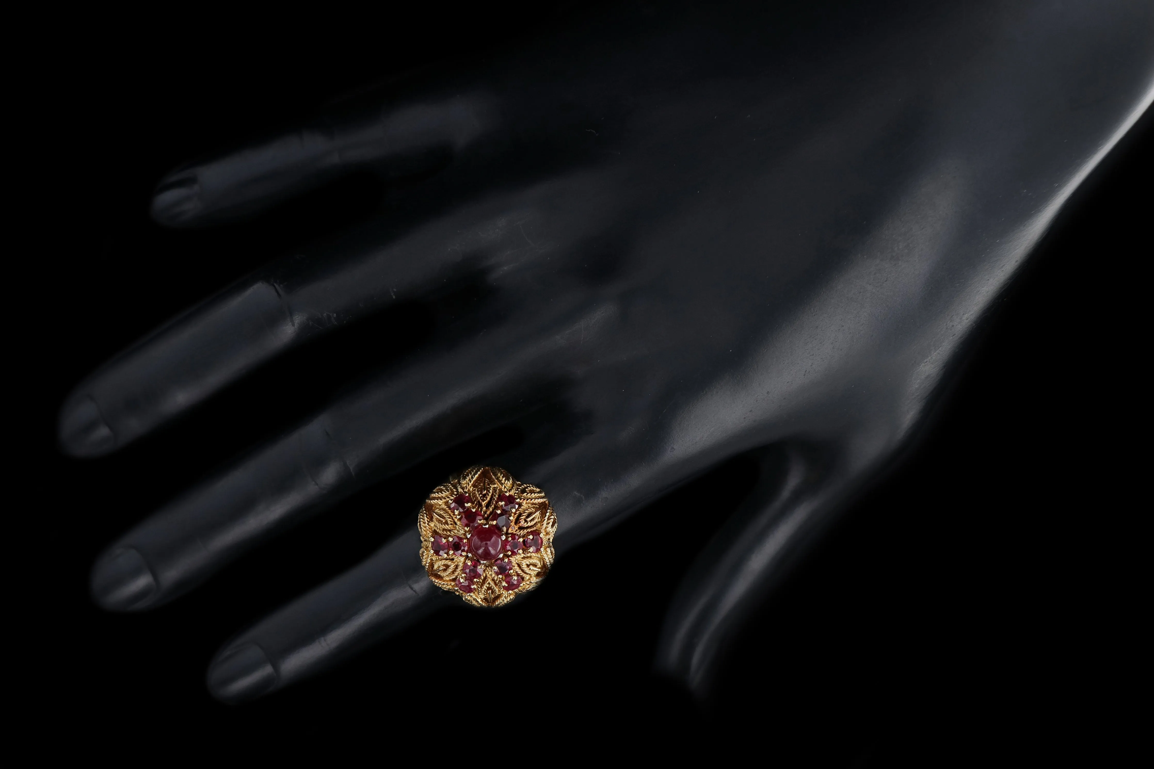 Retro 18K Yellow Gold .90 Carat Cabochon Cut Natural Ruby Ring