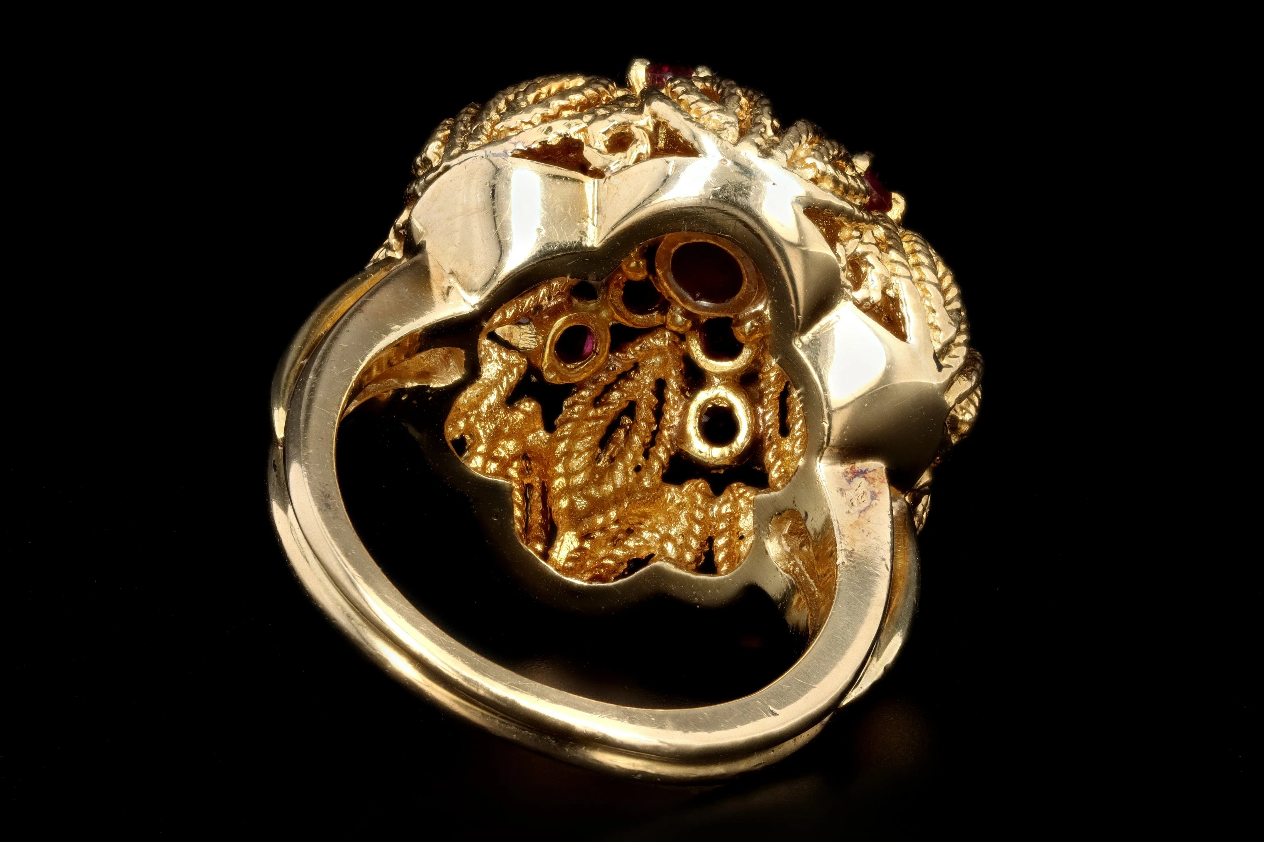 Retro 18K Yellow Gold .90 Carat Cabochon Cut Natural Ruby Ring