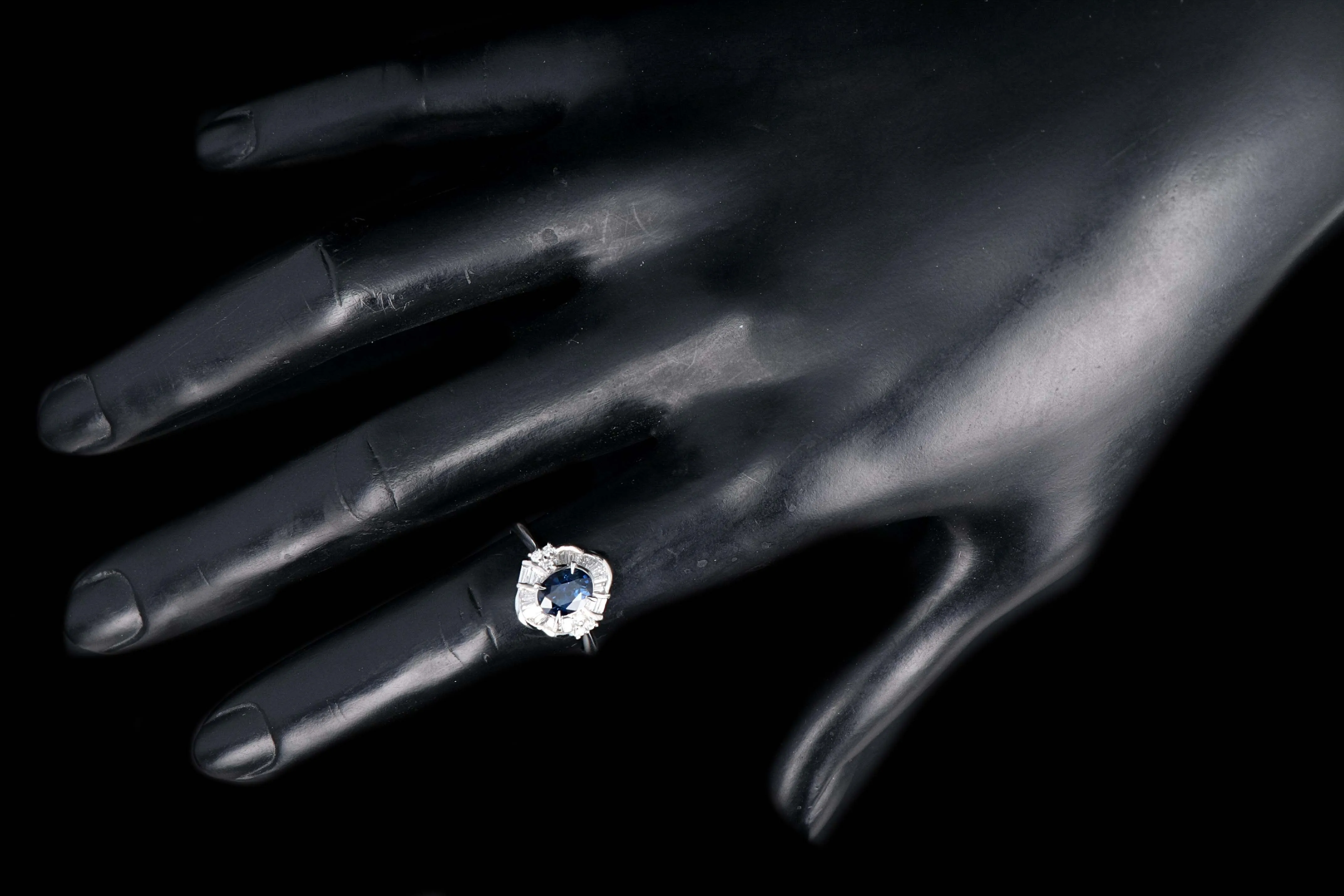 Retro Platinum 1.26 Carat Natural Blue Sapphire and Diamond Ring