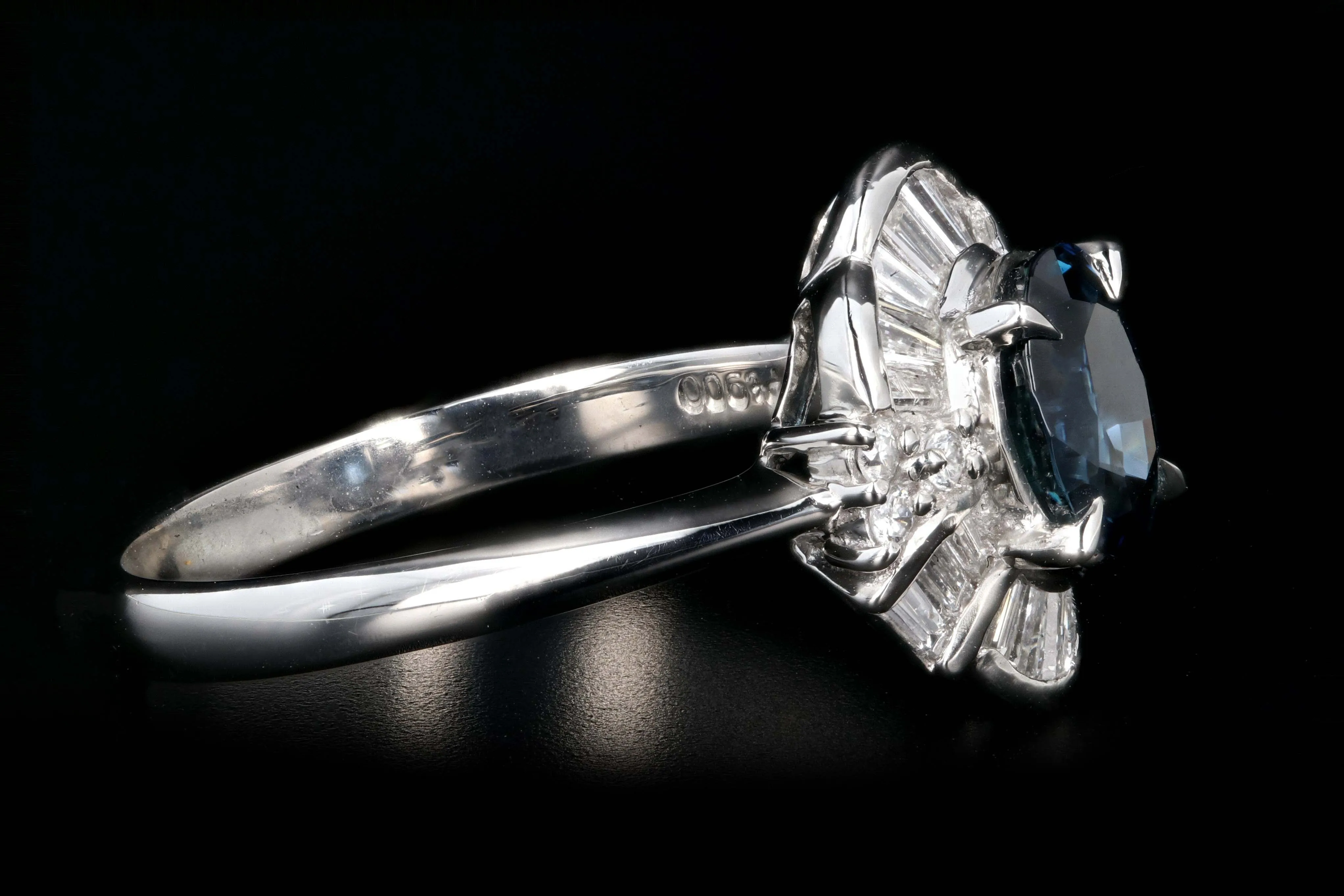 Retro Platinum 1.26 Carat Natural Blue Sapphire and Diamond Ring