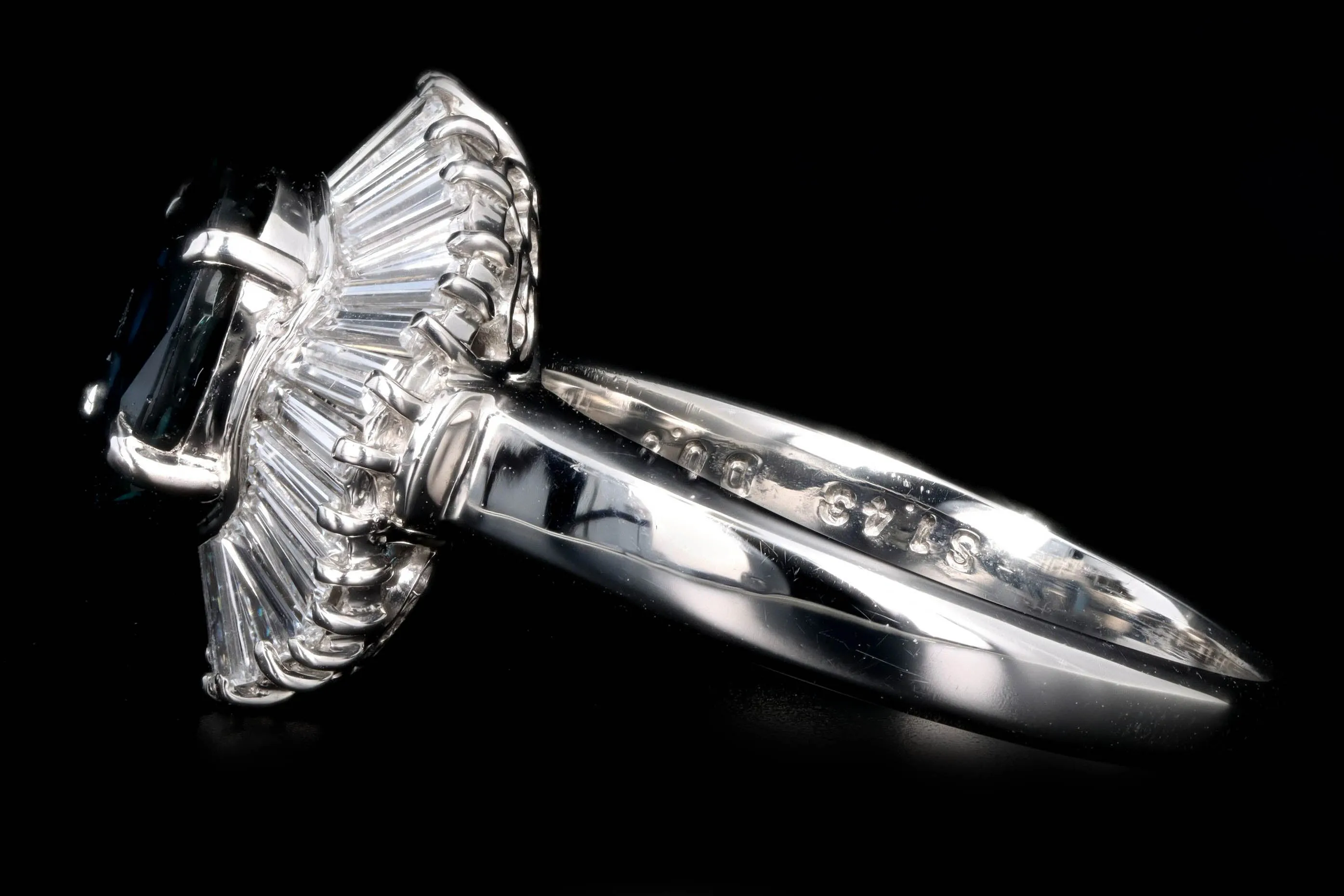 Retro Platinum 1.43 Carat Oval Natural Sapphire & Baguette Diamond Ballerina Ring