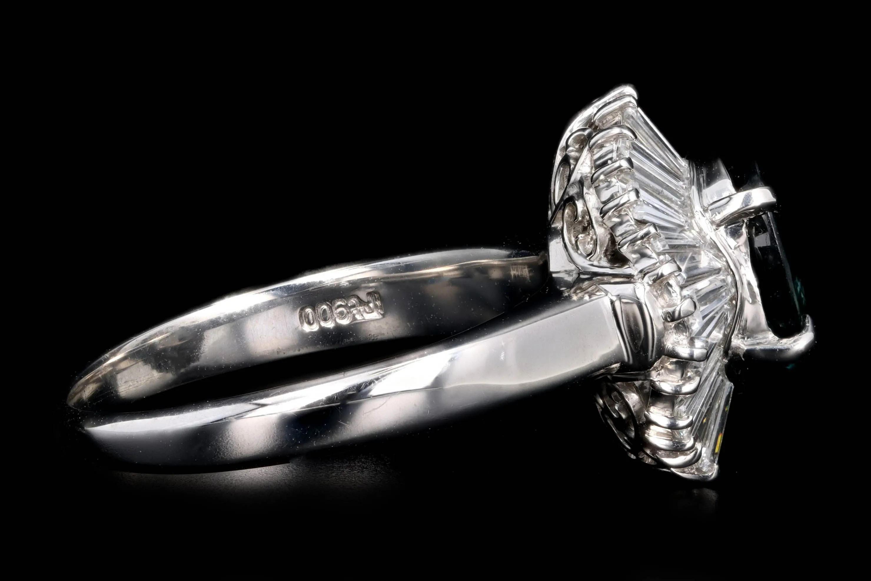 Retro Platinum 1.43 Carat Oval Natural Sapphire & Baguette Diamond Ballerina Ring