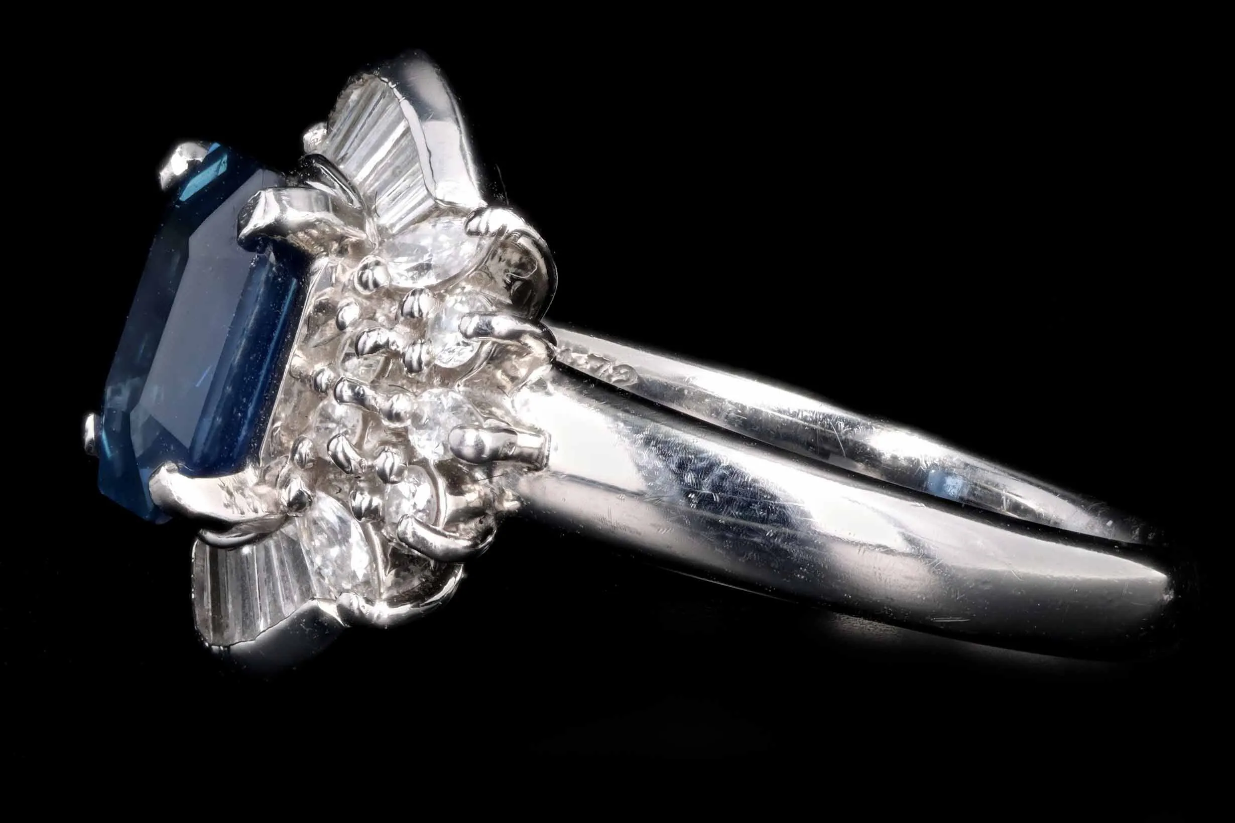 Retro Platinum 1.72 Carat Natural Sapphire & Baguette Diamond Ballerina Ring