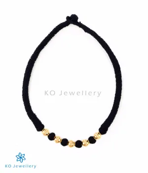 The Pratiti Silver Thread Necklace