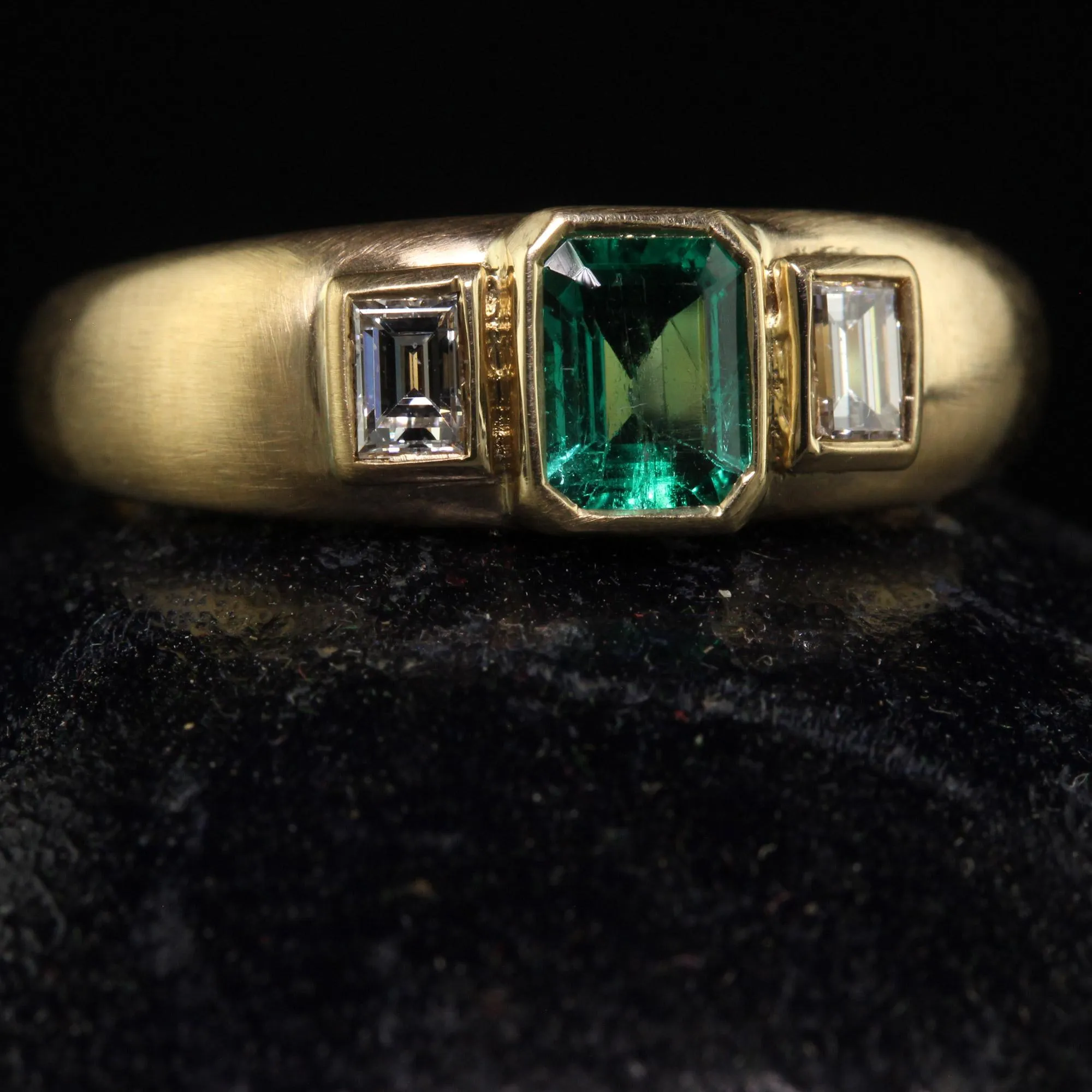 Vintage Retro French 18K Yellow Gold Colombian Emerald Diamond Three Stone Ring