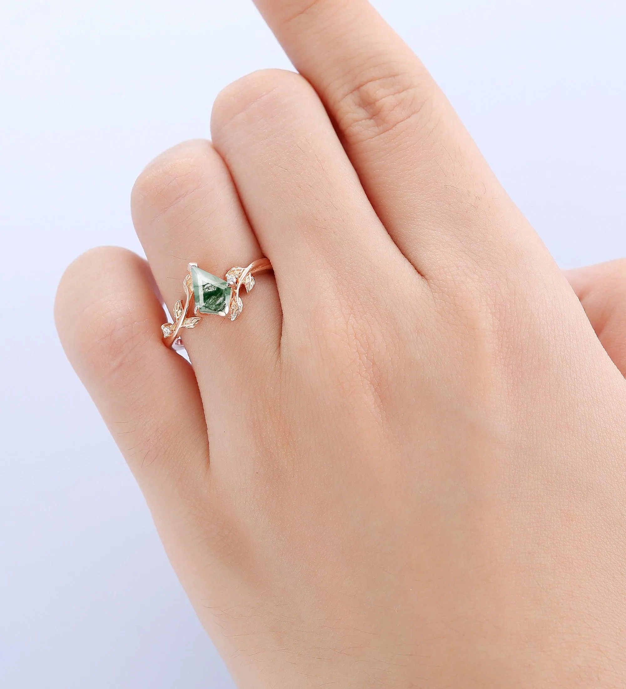 Vintage Unique 6x9mm Kite Shaped Natural Moss Agate Engagement Ring Nature Inspired Leaf Ring